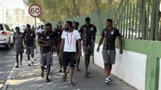Potret Pemain Zambia Jelang Lawan Timnas Indonesia U-17: Pakai Sandal Jepit Berasa Turis [Facebook Football Association of Zambia]