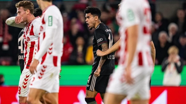 Dua Gol, Satu Petaka: Malam Gila Luis Diaz di Liga Champions