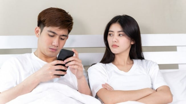 Urutan 12 Zodiak Paling Rawan Selingkuh, Siapa yang Hobi Permainkan Hati?