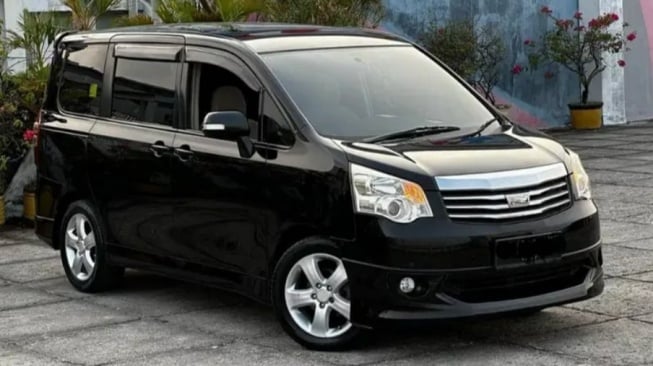 ilustrasi mobil bekas captain seat (OLX)