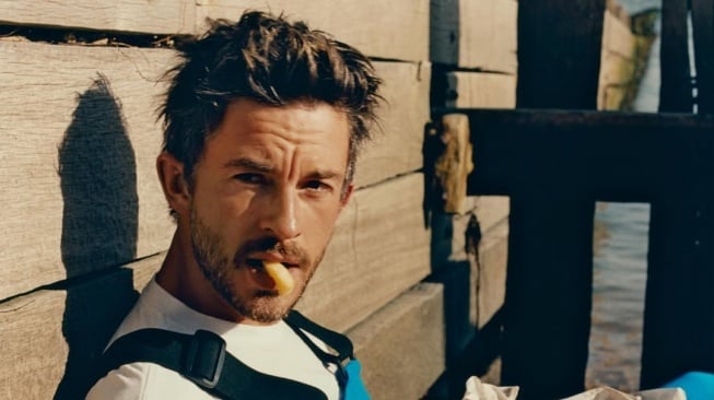 Jonathan Bailey. (Instagram/@jbayleaf)