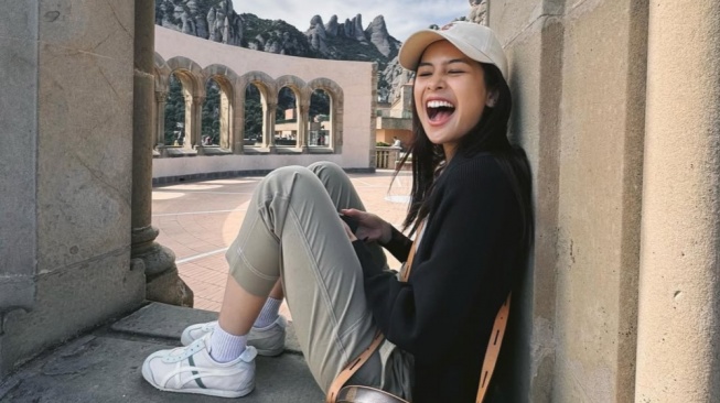 Maudy Ayunda dan Filosofi Teras: Rahasia Tenang di Tengah Masalah Hidup