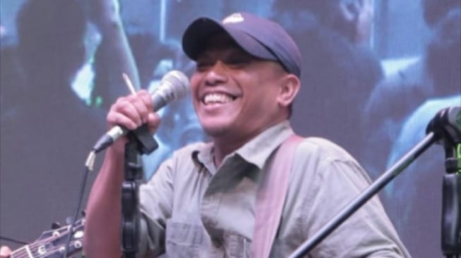 Pidi Baiq menganggap Ariel NOAH sosok yang sangat tepat untuk memerankan Dilan dewasa. [Instagram]