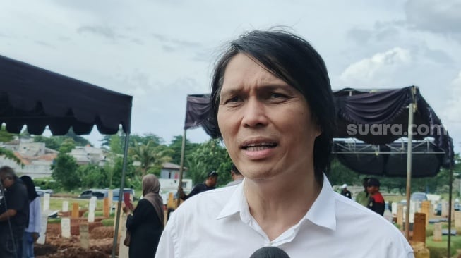 Once Mekel di TPU Tanah Kusir, Jakarta Selatan pada Rabu, 5 November 2025. [Suara.com/Rena Pangesti]