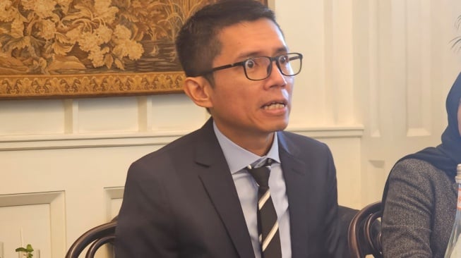Chief Economist di Citi Indonesia Helmi Arman saat berbincang dengan Media di Jakarta, Rabu (5/11/2025). [Suara.com/Rina]