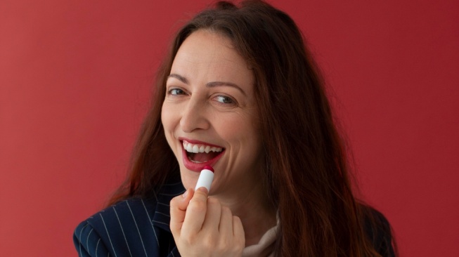 5 Lipstik Anti Bleeding Mulai Rp30 Ribuan untuk Wanita Usia 40-an, Tetap Rapi Meski Ada Garis Bibir