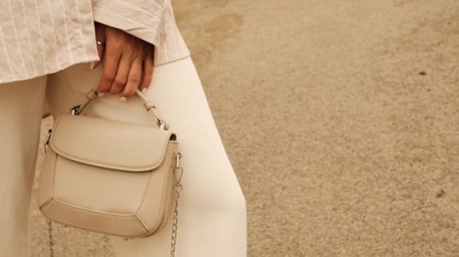 Gak Usah Bingung, 5 Sling Bag Cewek Ini Bikin Tampilanmu Auto Stylish