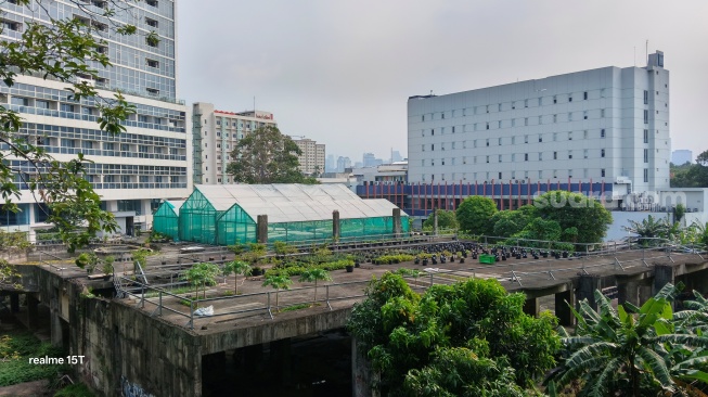 Review hasil kamera Realme 15T 5G. [Suara.com/Dicky Prastya]