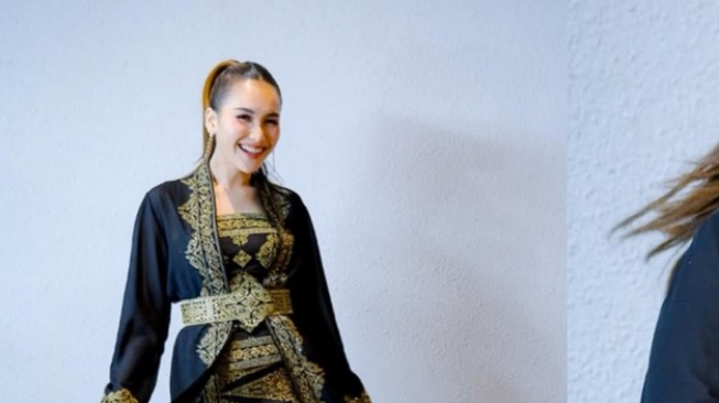 Viral Ayu Ting Ting Cari Suami yang Bisa Nafkahi Keluarga Besar, Gimana Menurut Islam?