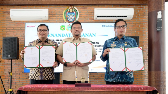 Gubernur Bobby Nasution Teken Kesepakatan Pengelolaan Sampah Jadi Energi