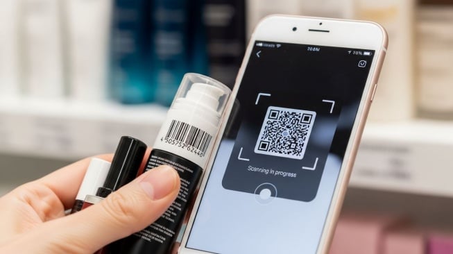 Ilustrasi cek BPOM kosmetik pakai barcode. (Google AI Studio)
