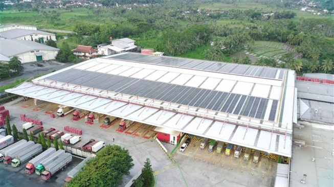 Pembangkit Listrik Tenaga Surya (PLTS) Atap berkapasitas 1,2 MWp di Coca-Cola Europacific Partners Indonesia (CCEP Indonesia) Pabrik Semarang. [Istimewa]