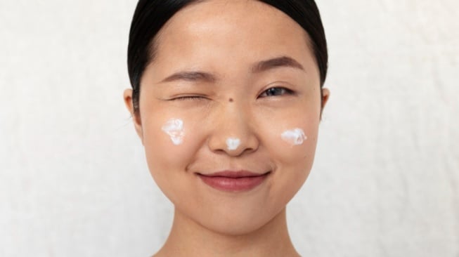 5 Sunscreen dengan Efek Tone Up, buat Wajah Cerah dan Tampak Segar