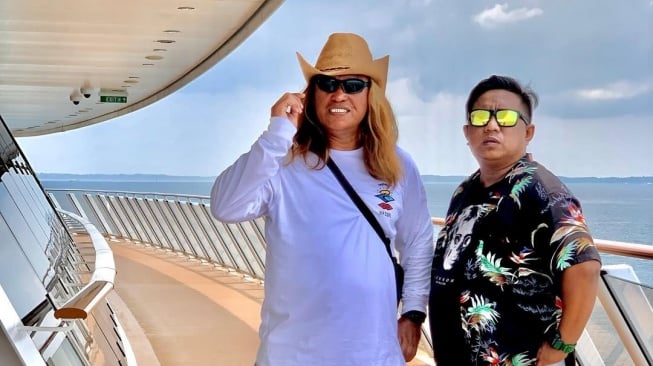 Mobil selebgram asal Makassar, Syukri Bassi digembok petugas dishub Makassar setelah diduga parkir sembarangan (Instagram)