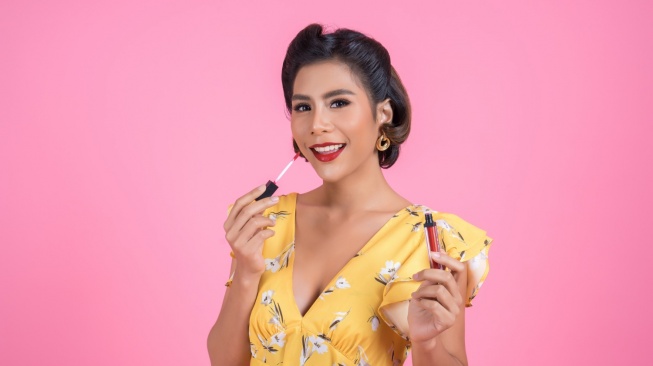 7 Rekomendasi Lipstik yang Awet dan Tidak Membuat Bibir Hitam, Nyaman Dipakai Seharian