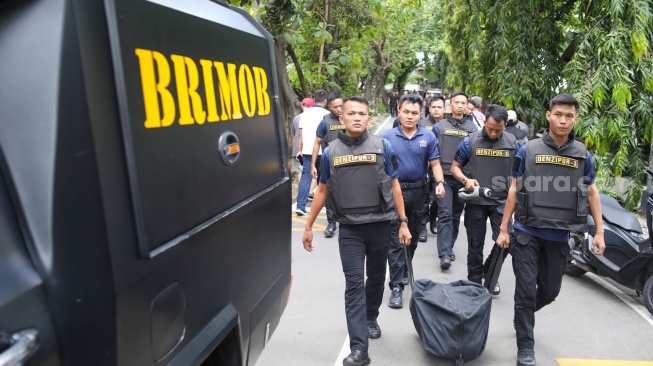 Suasana pasca ledakan di SMAN 72, Jakarta, Jumat (7/11/2025). [Suara.com/Alfian Winanto]

