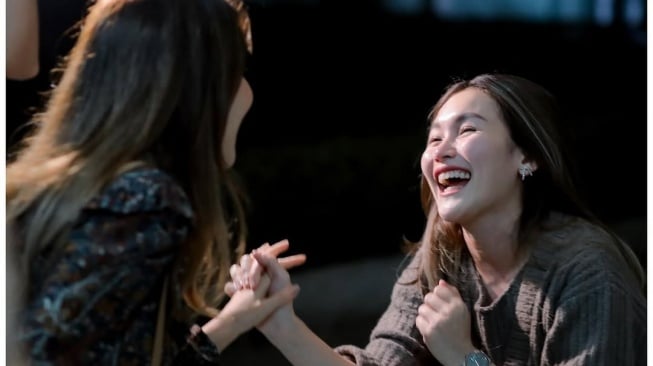 Ayu Ting Ting sepanggung dengan Nancy Ajram. [Instagram]