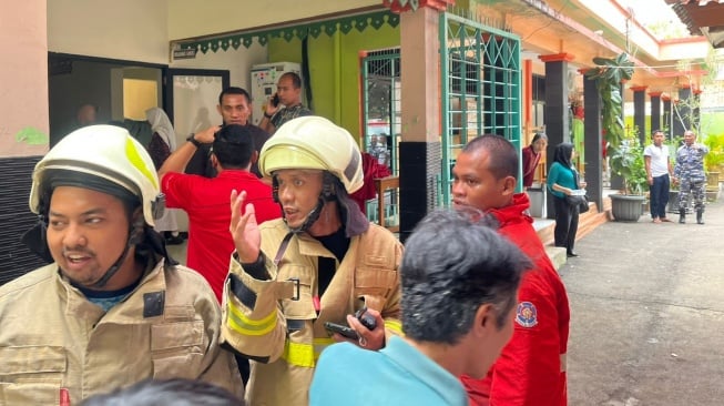 Potret pasca ledakan di SMA 72 (X)