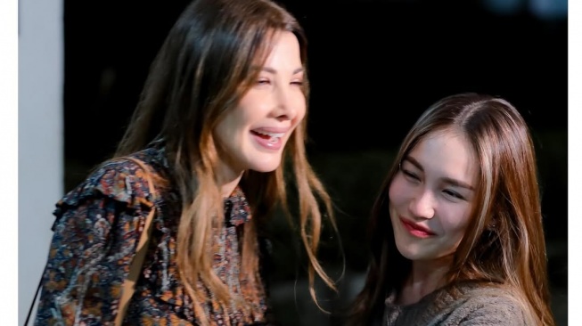 Ayu Ting Ting Nge-Blank saat Duet Bareng Ratu Pop Arab Nancy Ajram