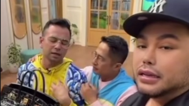 Raffi Ahmad Beli Tas Hermes Ivan Gunawan Seharga Rp500 Juta untuk Bangun Masjid di Jepang