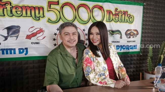 Duet Maut Titi DJ dan Thomas Djorghi Hadirkan Pop-Dut Lagu 'Bertemu 5000 Detik