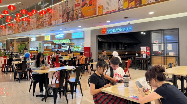 Hidden Gem Kuliner di Pluit: Ada Lebih dari 30 Pilihan Makanan Autentik di Hawker Street!