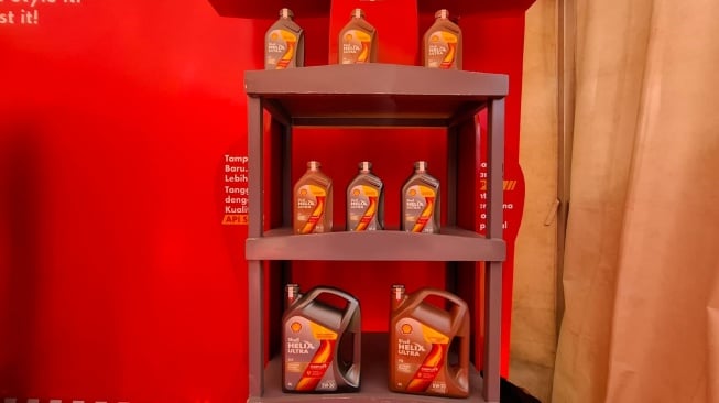 Shell Helix Ultra Pelumas Terbaru dari Shell yang Kompatibel untuk Mobil Hybrid di Indonesia. (Foto: SUARA.COM/Manuel Jeghesta)