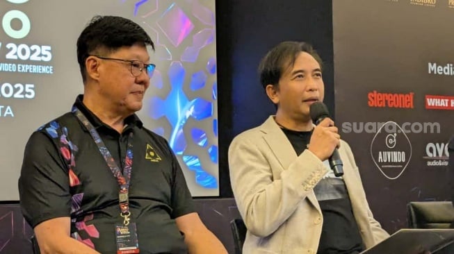 Satrio Yudi Wahono (Piyu) Padi Reborn di pembukaan acara IHEAC Jakarta International Audio Video Show (JIAVS) 2025 di Fairmont Jakarta, Jumat, 7 November 2025. [Suara.com/Adiyoga Priyambodo]