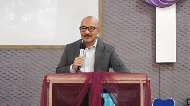 Terpopuler: Profil Hakim Khamozaro Waruwu hingga Ide Outfit Hari Pahlawan untuk di Kantor