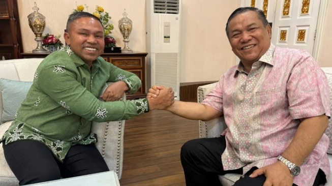 Abdul Wahid Kini Ditahan KPK, Momen Salam Komando Jadi Sorotan