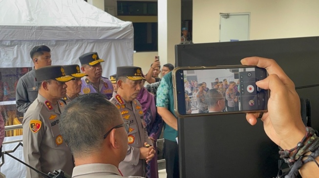 Kapolri Jenguk Korban Ledakan SMAN 72, Pastikan Penanganan Medis dan Pemulihan Trauma