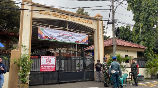 SMAN 72 Dijaga Ketat Pasca Ledakan, Polisi Dalami Motif Bullying