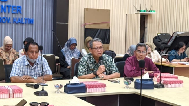 Jumpa Pers Peringati HUT ke-44, Yayasan Jantung Indonesia (YJI) cabang Kaltim di Ruang WIEK, Diskominfo Kaltim pada Jumat, 7 November 2025.. [SuaraKaltim.id/Giovanni Gilbert]