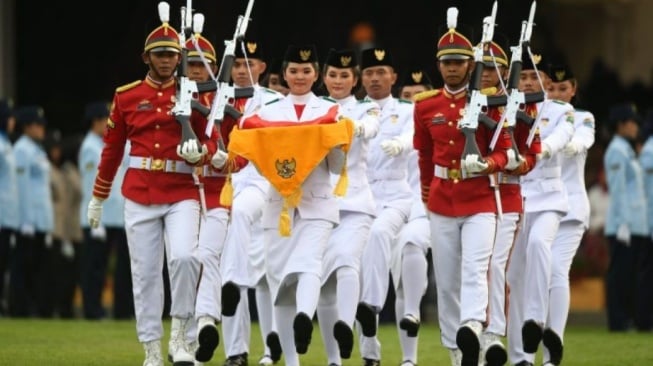 Petugas Upacara Hari Pahlawan Apa Saja (antara)