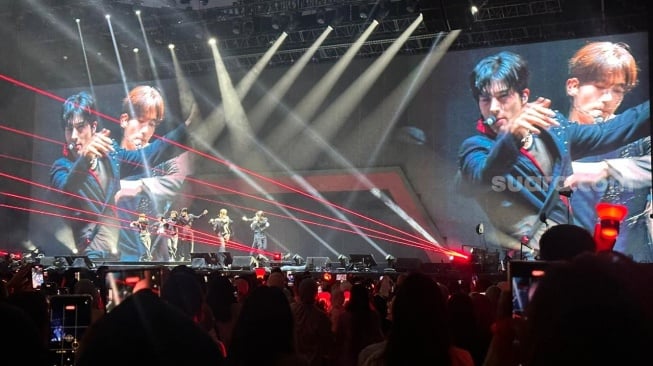 The Boyz sukses menggelar konser bertajuk 'THE BOYZ <THE BLAZE> WORLD TOUR in JAKARTA' di Indonesia Convention Exhibition (ICE), BSD City, Tangerang pada Sabtu, 8 November 2025. [Suara.com/Sumarni]