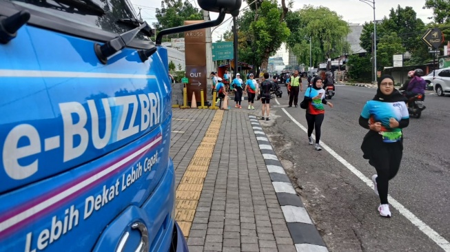 PesertaFun Run Lari Ikut Aruss 2025 Semarang pada Minggu (9/11/2025). 