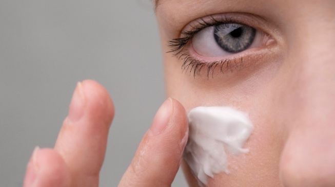 5 Eye Cream untuk Mengurangi Mata Panda, Cocok Bagi yang Sering Begadang