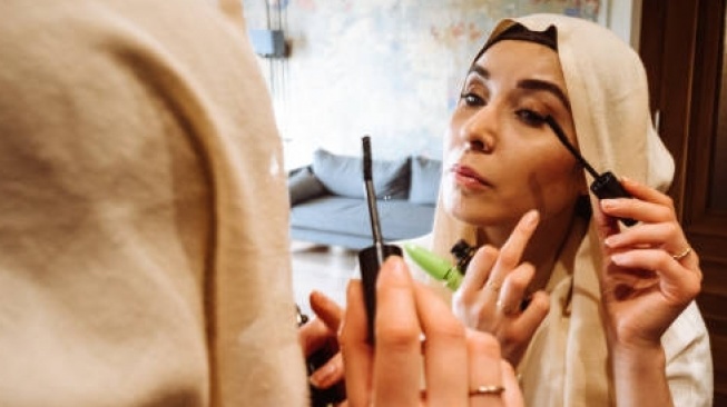 5 Pilihan Maskara Waterproof yang Wudhu Friendly, Tak Khawatir saat Salat