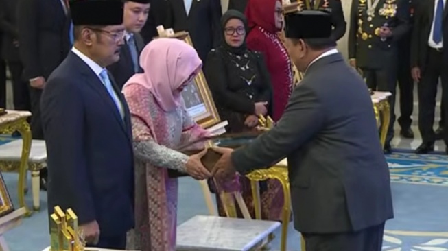 Akhirnya! Prabowo Anugerahi Soeharto Gelar Pahlawan Nasional, Istana Bergemuruh