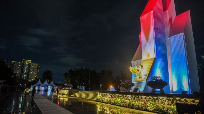 Suasana Upacara Ziarah Nasional dan Renungan Suci Hari Pahlawan 2025 di Taman Makam Pahlawan Nasional Utama Kalibata, Jakarta, Minggu (9/11/2025). [ANTARA FOTO/Galih Pradipta/sgd]