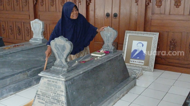 Dr Soepomo Pahlawan Nasional Asal Solo: Perumus UUD 1945, Dimakamkan Berdampingan dengan Istri