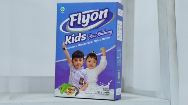 Flyon Kids, susu penambah nafsu makan anak ini bisa diminum oleh anak dari usia 2 Tahun sampai 13 Tahun yang dapat menjadi pilihan untuk meningkatkan nafsu makan anak untuk mencegah terjadinya stunting dan wasting. [Suara.com/dok]