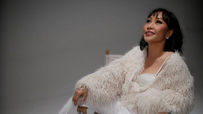 Vitalia Tuangkan Kisah Hidupnya dalam Lagu Baru 'Hadirmu'