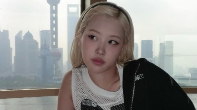 Viral! Rose BLACKPINK Santap Nasi Goreng dan Sate, Bikin Blink Makin Gemas