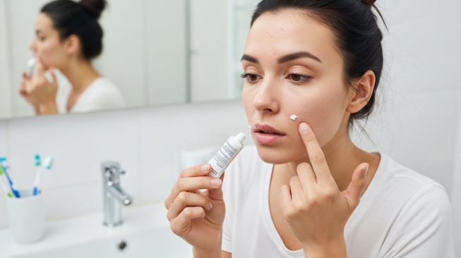 6 Rekomendasi Obat Totol Jerawat Paling Ampuh dan Terjangkau, Bisa Dibeli di Apotek