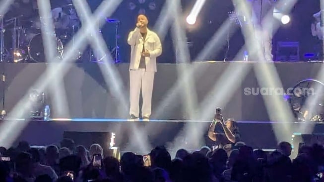 Maher Zain sukses menggelar konser di Istora Senayan, Jakarta Pusat, Minggu, 9 November 2025. [Suara.com/Adiyoga Priyambodo]