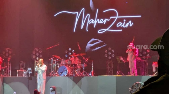 Cahaya Dukungan Palestina Menyala di Konser Maher Zain Jakarta