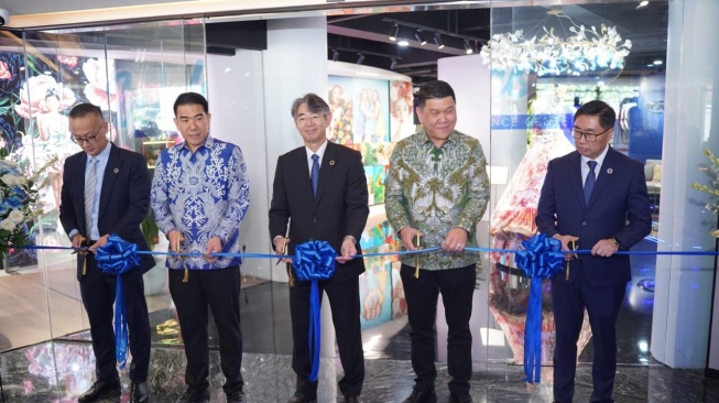 Seremoni pengguntingan pita peresmian PIN Experience Center milik PT Pasifik Internusa (PIN) (Dok: Epson Indonesia)