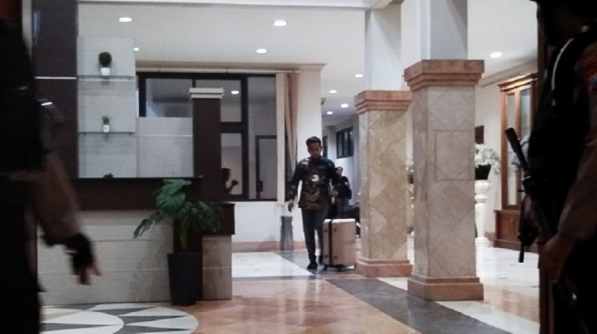 Drama 6 Jam KPK di Ponorogo: Tiga Koper Misterius Diangkut dari Ruang Kerja Bupati Sugiri Sancoko