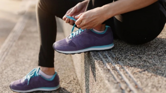 5 Sepatu Lari Lokal untuk Jogging Santai. Harga Mulai Rp100 Ribuan
